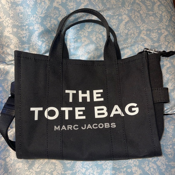 Marc Jacobs Handbags - Marc Jacobs black tote bag ONLY USED TWICE. I probably have the tags too.
